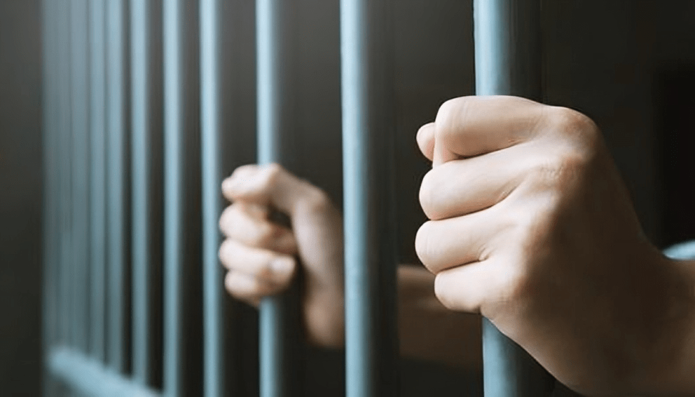 عقوبات العمل بدون تصريح في دول الخليج