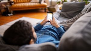 أفضل 7 تطبيقات موبايل للمصري في الخليج