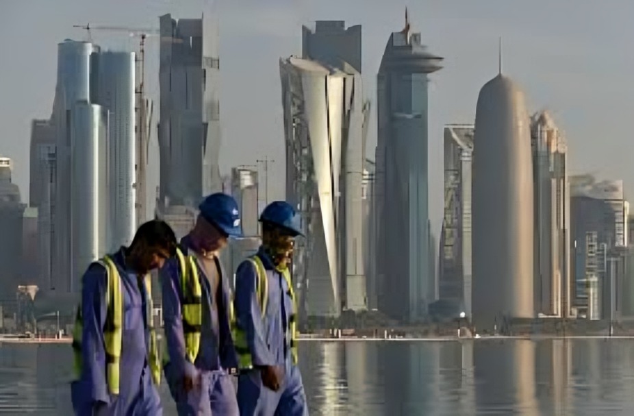 هل الغربة تستحق؟