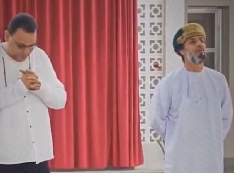 مع 2